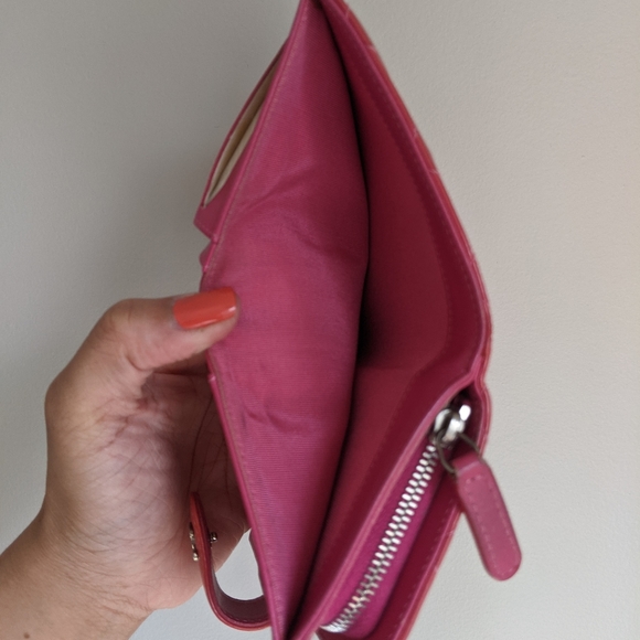 Chanel (Authentic) Patent Tri-fold Quilted Wallet - Picture 7 of 15